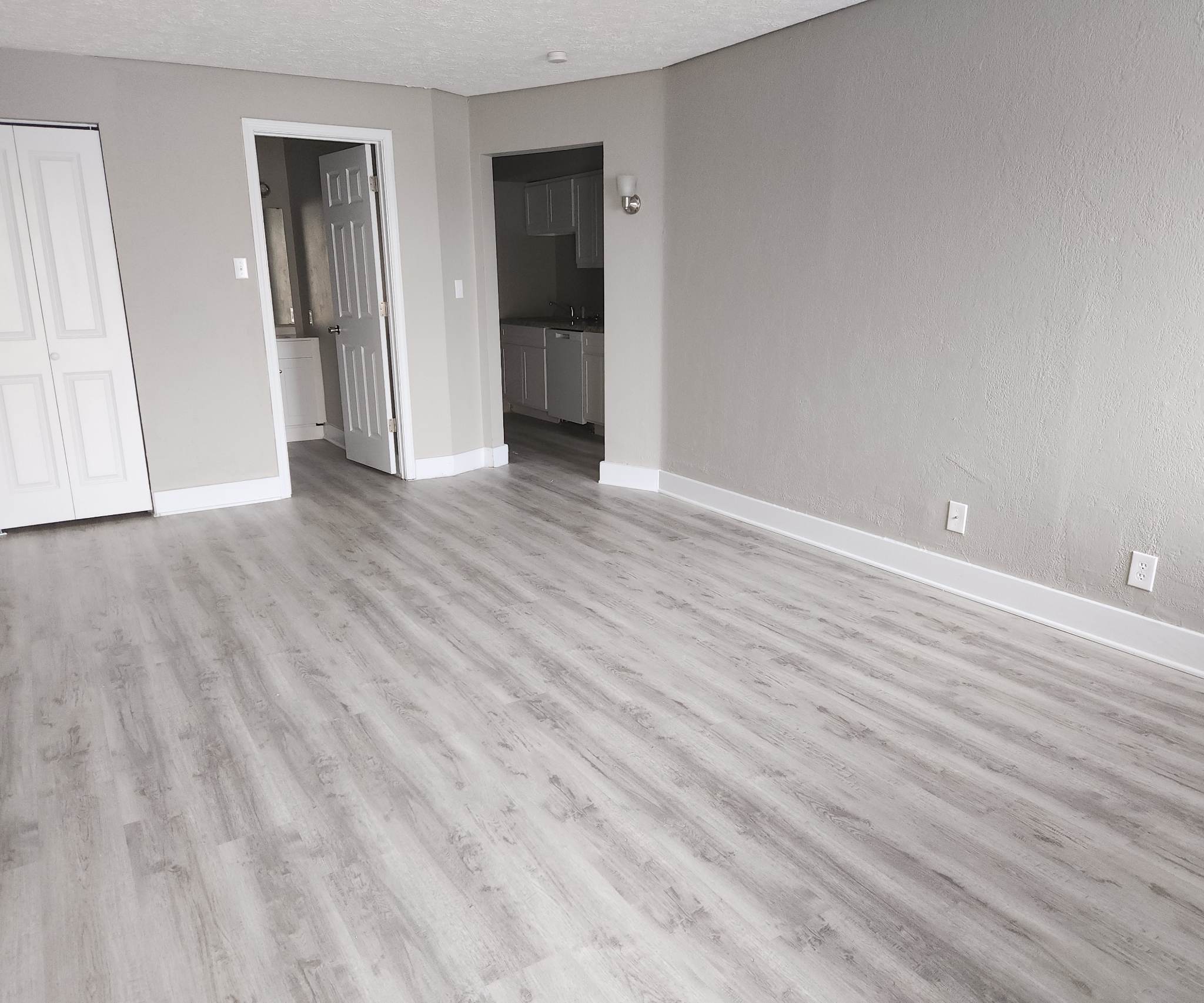 2003 Mall Street., 207